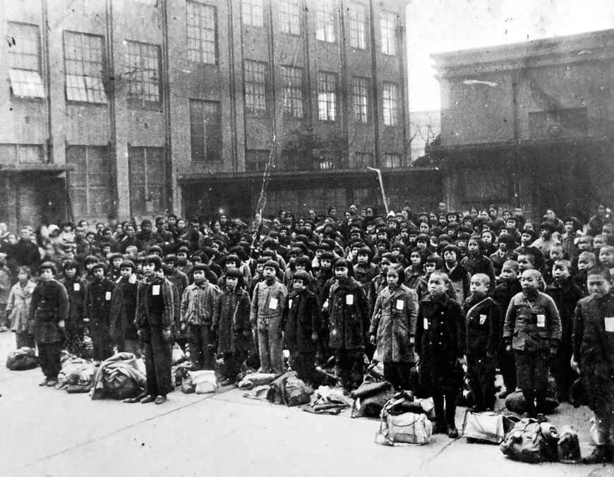 Japanese children at a farewell ceremony before the evacuation (Японские дети на церемонии прощания перед эвакуацие), 1945 