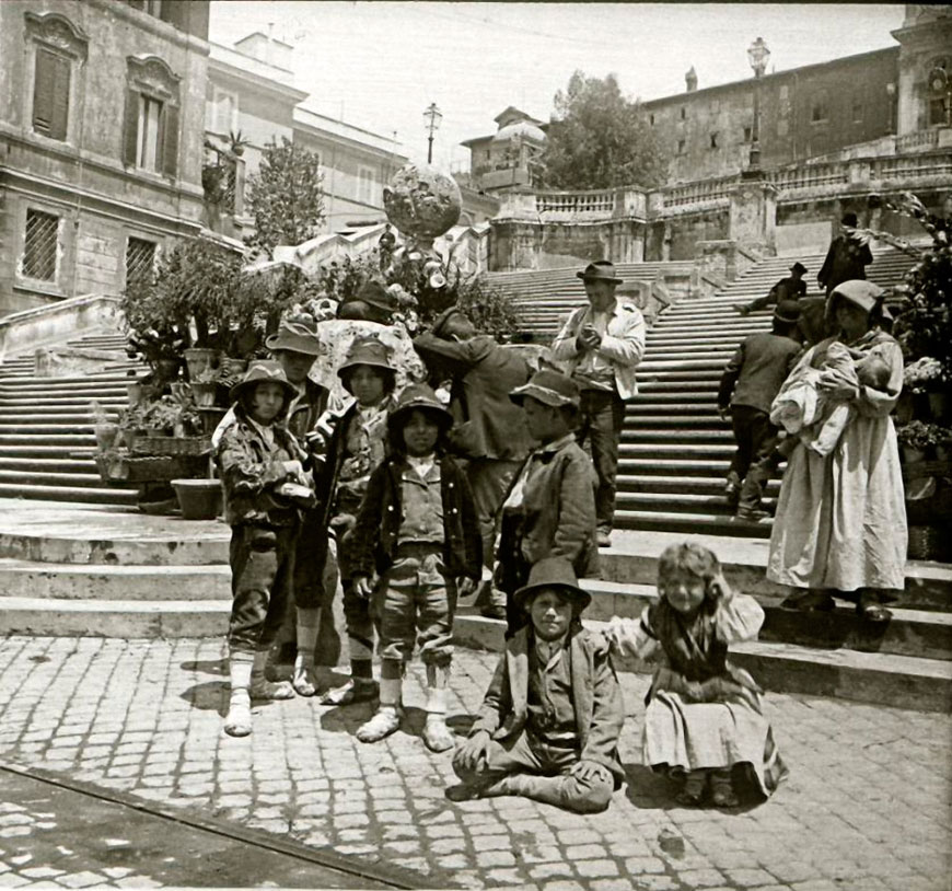 Дети в национальных костюмах у Испанской лестницы (Children in national costumes at the Spanish Steps), 1903