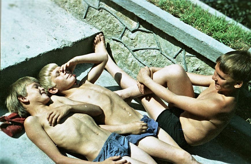 Пионерское лето. Пришло время загорать! (Pioneer summer. It's time to sunbathe), 1980-е/начало 1990-х