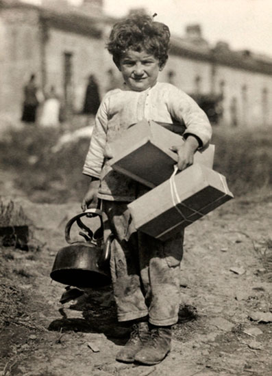 A young boy carries packages and a tea kettle down the road (Мальчик с пакетами и чайником), Dec.01.1920