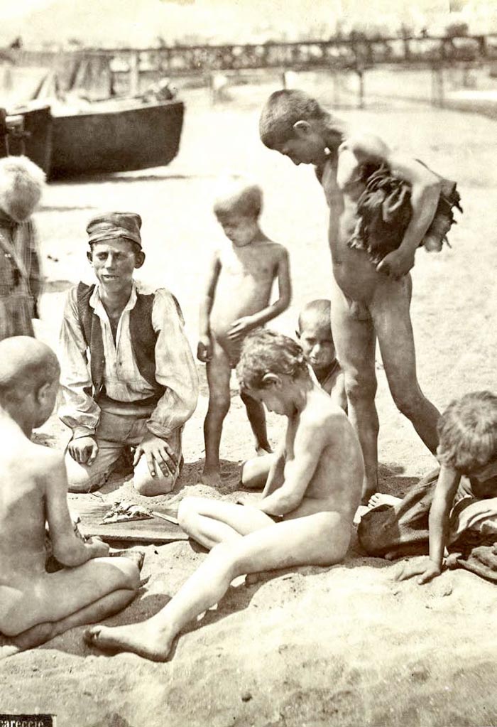  Studio di Barche pescareccie / Neapolitan boys in Mergellina (Этюд с рыбацкими лодками / Неаполитанские мальчики в Мерджеллине), 1890s