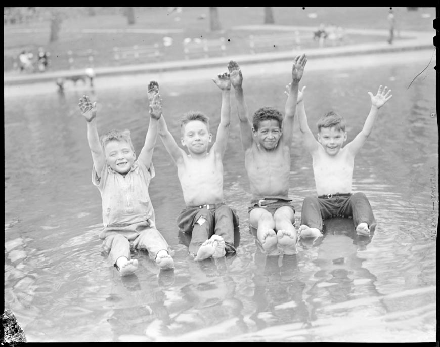 Boys in Frog Pond (Мальчишки в Лягушачьем пруду), 1934-1956