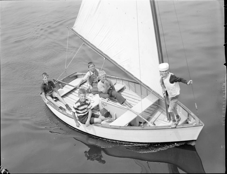 Boys in sail boat (Мальчики в парусной лодке), 1934-1956