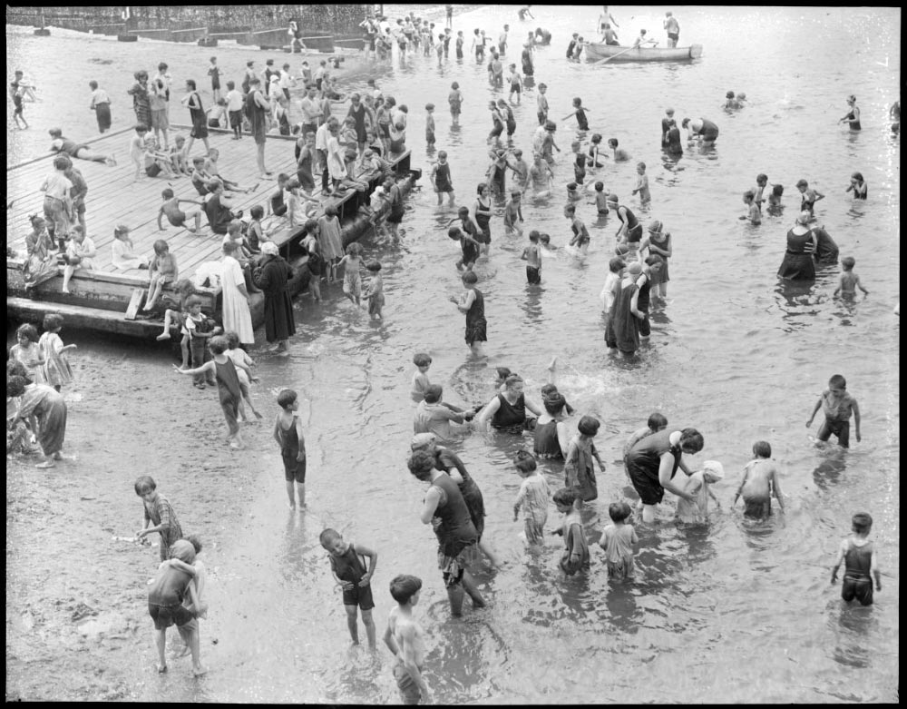 Bathing at North End park (Купание в Норд-Энд парке), 1924