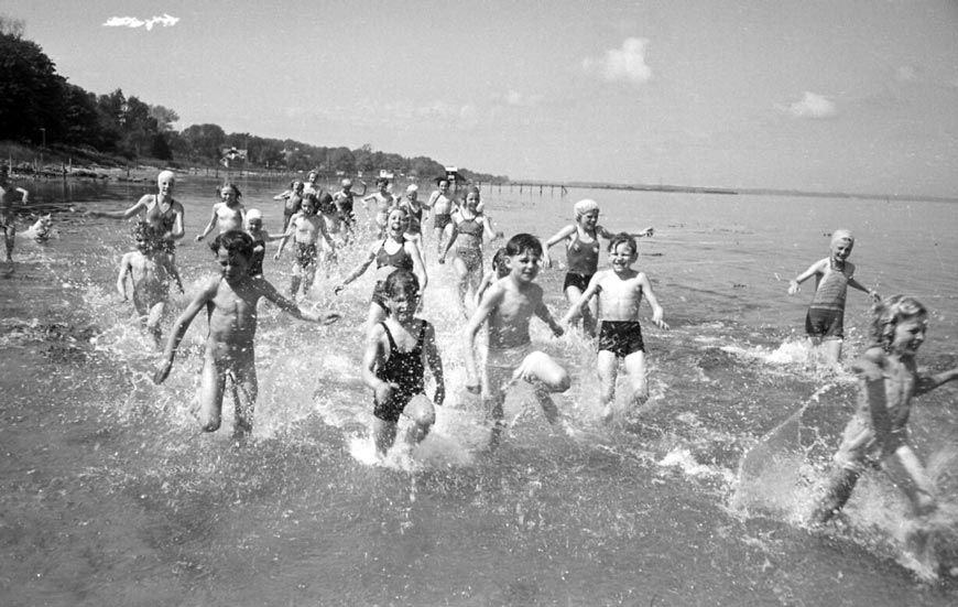 Det er sommer og badevejr (Лето и погода для купания), 1944