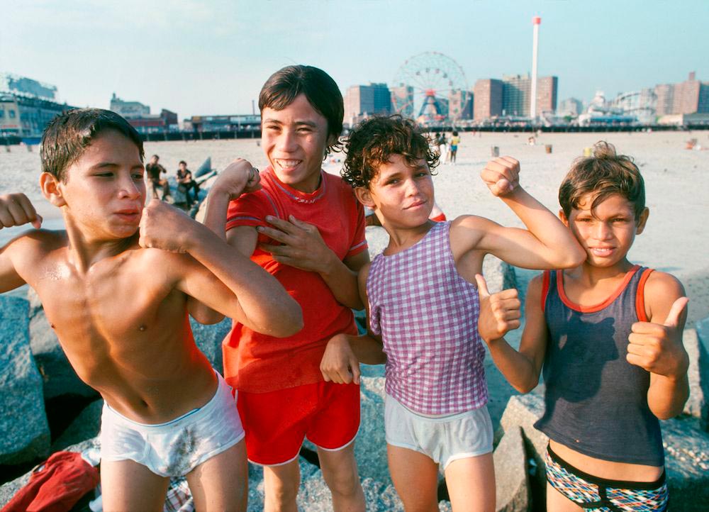 Group of Boys, Coney Island, Brooklyn, #2165 (Группа мальчиков, Кони-Айленд, Бруклин №2165), 1978