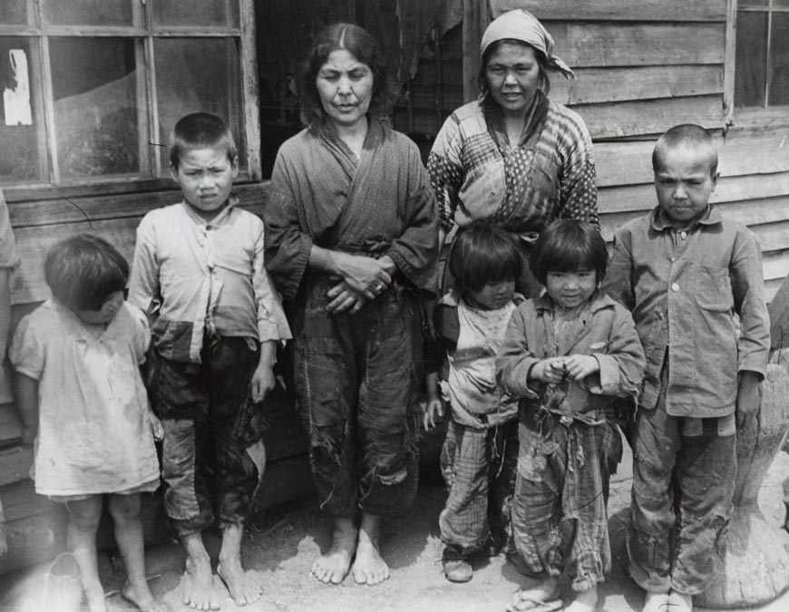 Typical Ainu-Japanese Family Group (Типичная айнско-японская семейная группа), 1948-1951