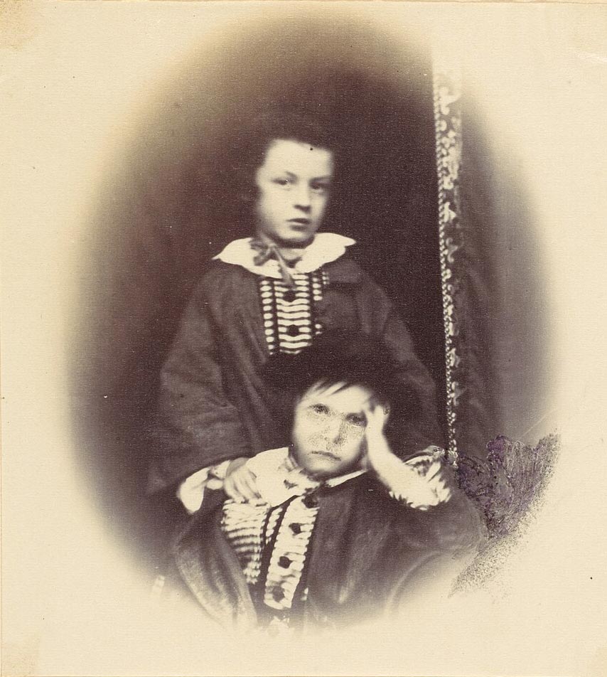 [Vignetted portrait of two children / Виньетированный портрет двух детей], 1850/1860s