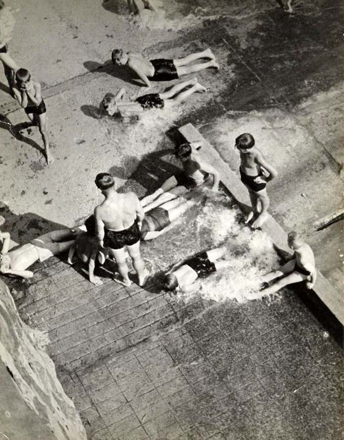 Badeszene am Wienfluß (Сцена купания на реке Вена), 1933