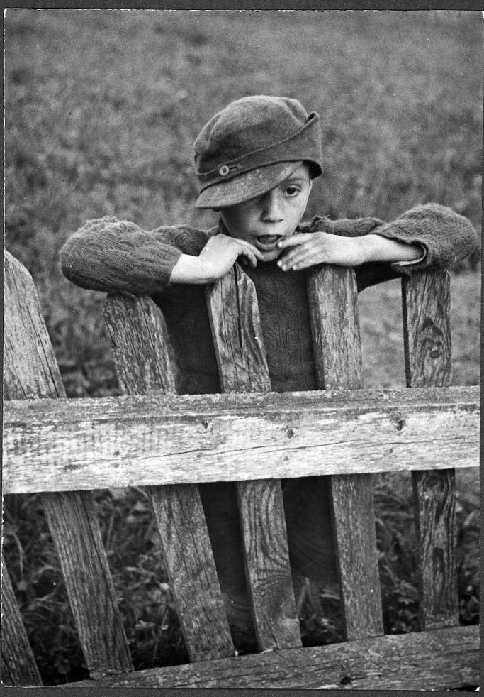 Boy at a fence (Мальчик у ограды), 1941