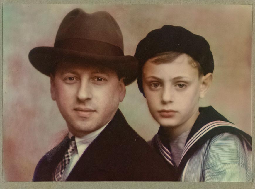 Portret van vader en zoon in matrozenpak (Портрет отца и сына в матроске), 1920-1930