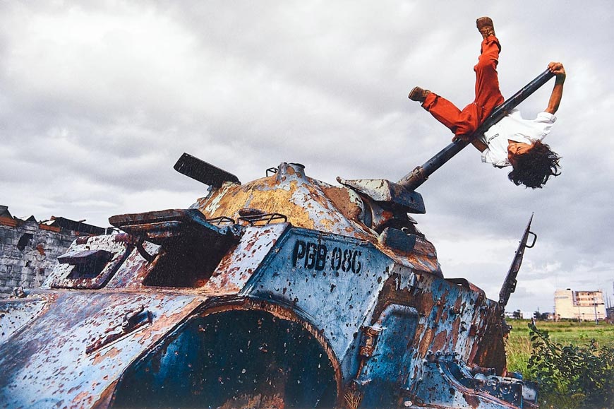 Boy on Tank (Мальчик на танке), 1984