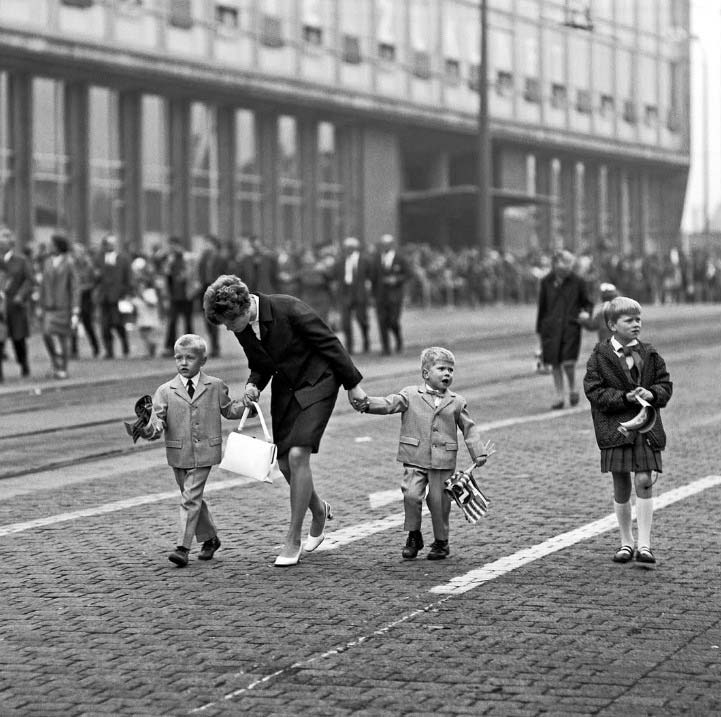 Das Ende des Demonstrationszuges zum 20. Jahrestag der DDR (Завершение демонстрации, посвященной 20-летию ГДР), 1969