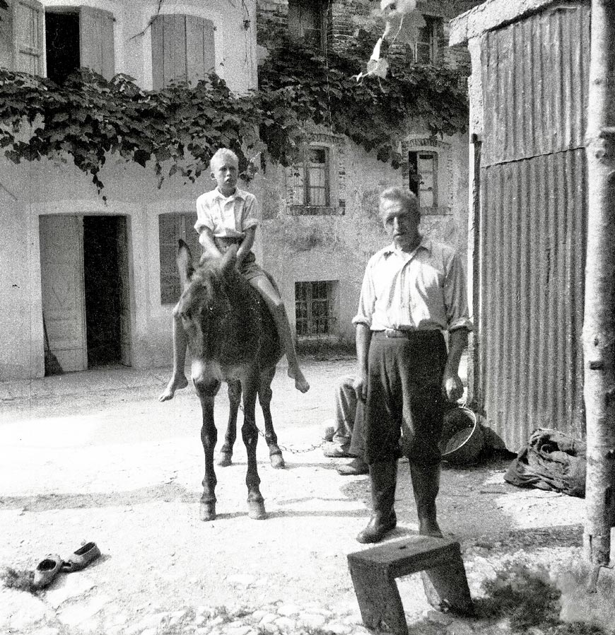 Na dvorišču (Во дворе), July 1951