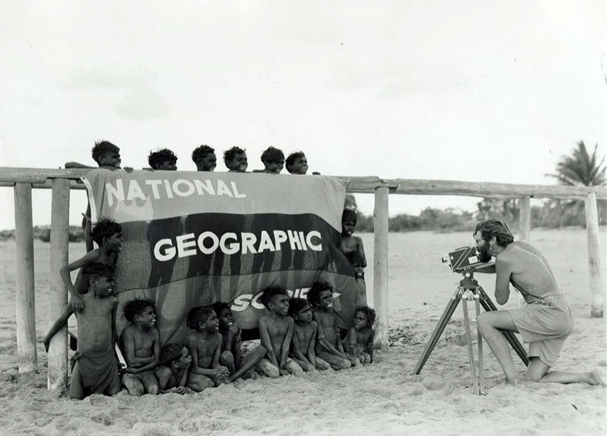 Howell Walker from the National Geographic Society photographing (Ховелл Валкер совершает фотосъёмку для Национального Географического Общества), 1948