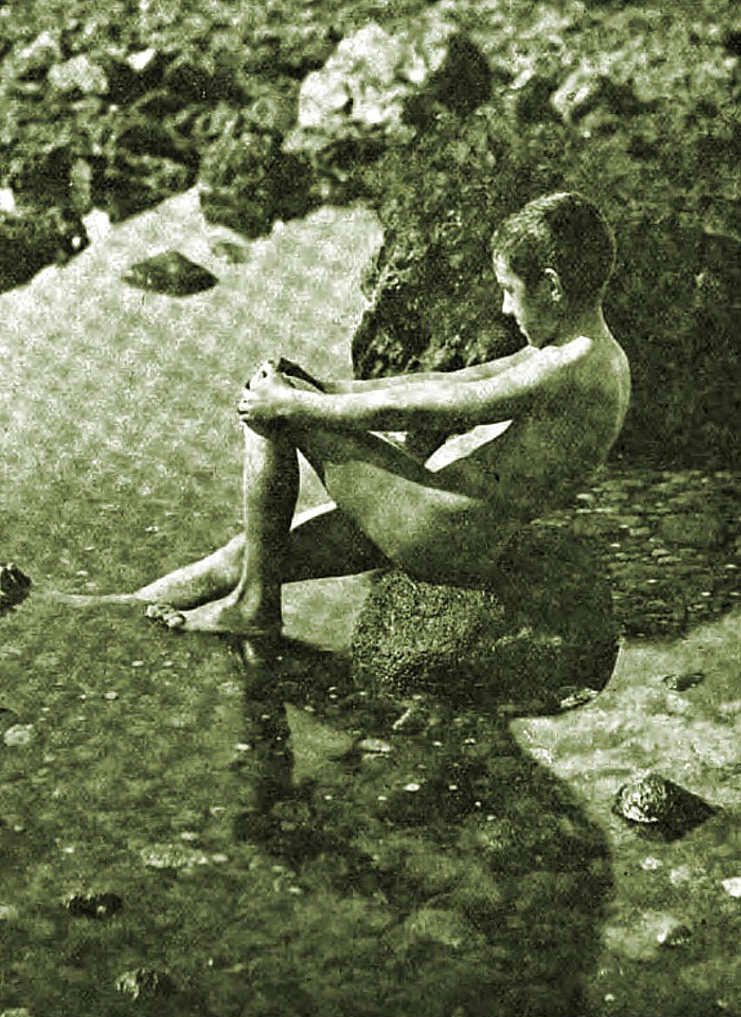 Boy sitting on a rock (Мальчик, сидящий на камне), 1900