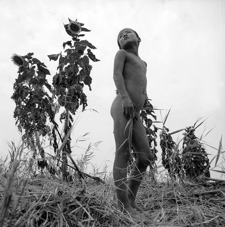 Naked boy at the Riverbank Yellow River (Голый мальчик на берегу Желтой реки), 1998