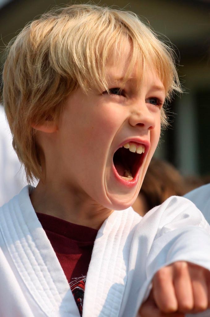 Giving a Taekwondo Yell (Издающий клич тхэквондо), 2011