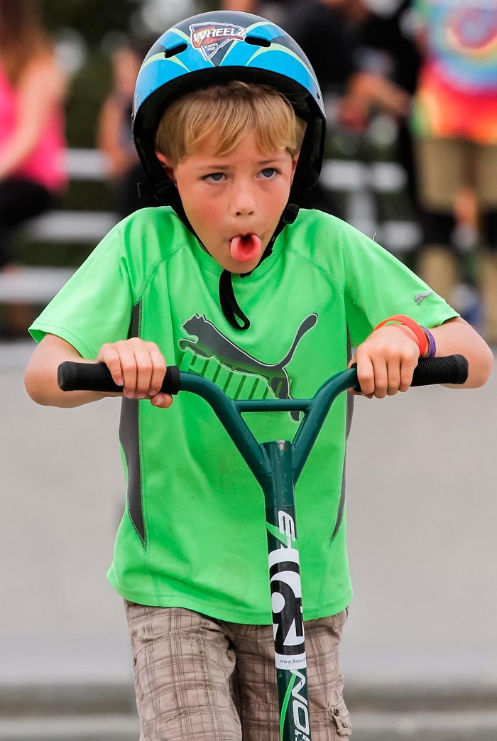 Scooter Boy Sticking Tongue Out (Мальчик на самокате, высунувший язык), 2016