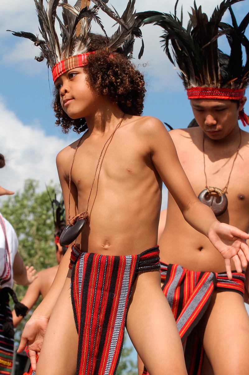 Filipino Dancer on Stage (Филиппинский нанцор на подмостках), 2019