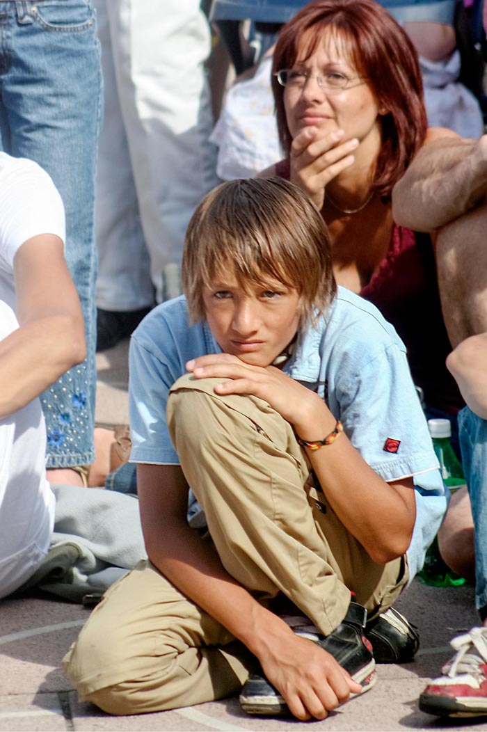 Watching Closely (Наблюдая вблизи), 2006