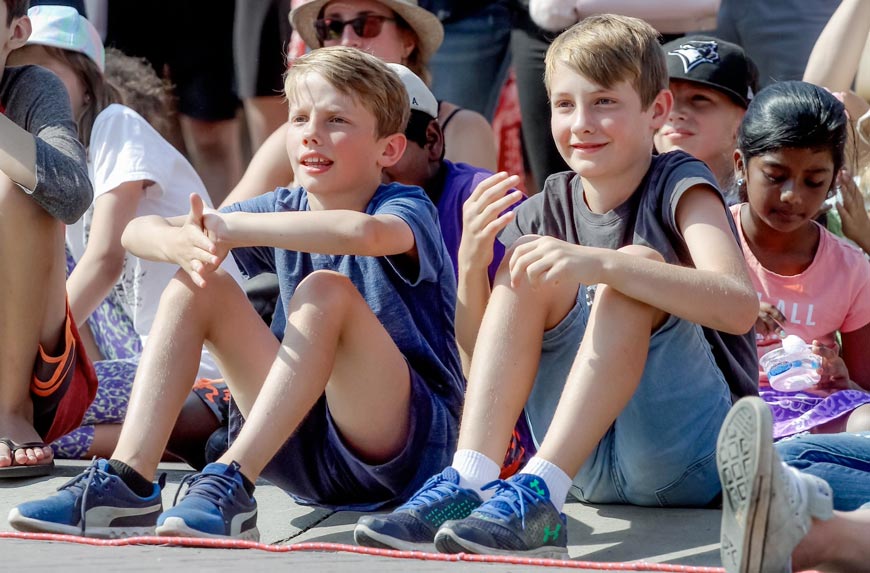 Enjoying the Show (Наслаждаясь зрелищем), 2018