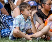 Наблюдатель с травинкой