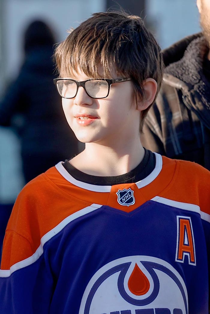 Oilers Fan Watching (Наблюдающий болельщик «Ойлерз»), 2023
