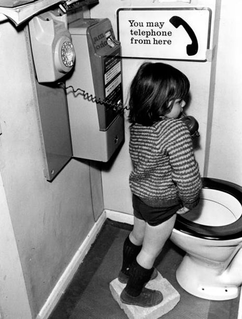 A child answers the call of nature - payphone in a public toilet (Ребенок, отвечающий на зов природы и таксофон в общественном туалете), 1980s