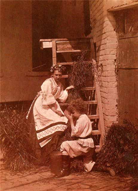 Во дворике (In the little yard), 1870-1880