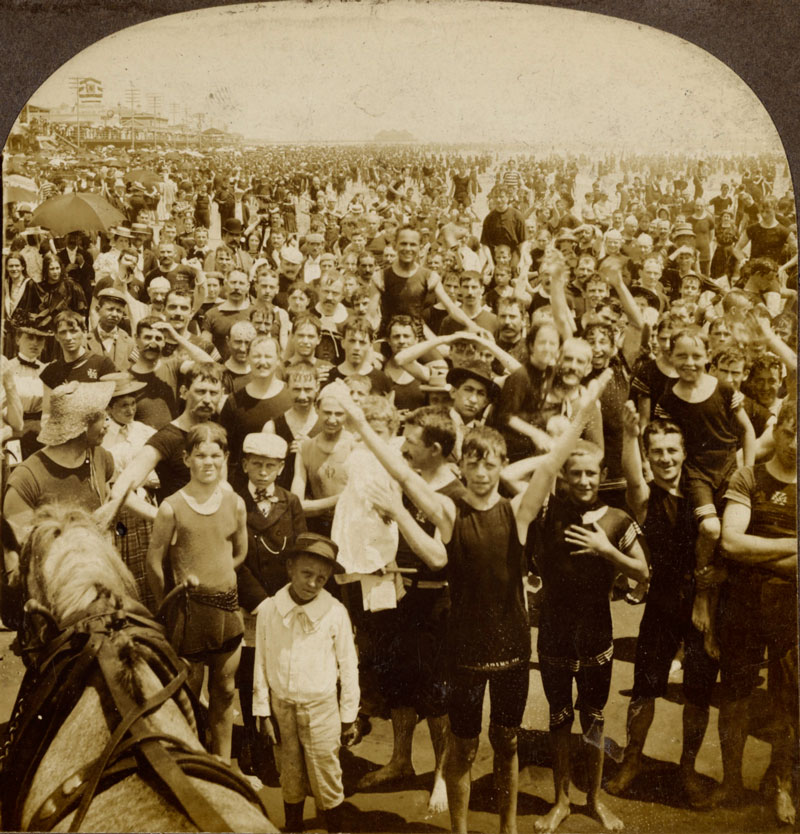 The August Crowd on the Beach (Августовская толчея на пляже), 1906