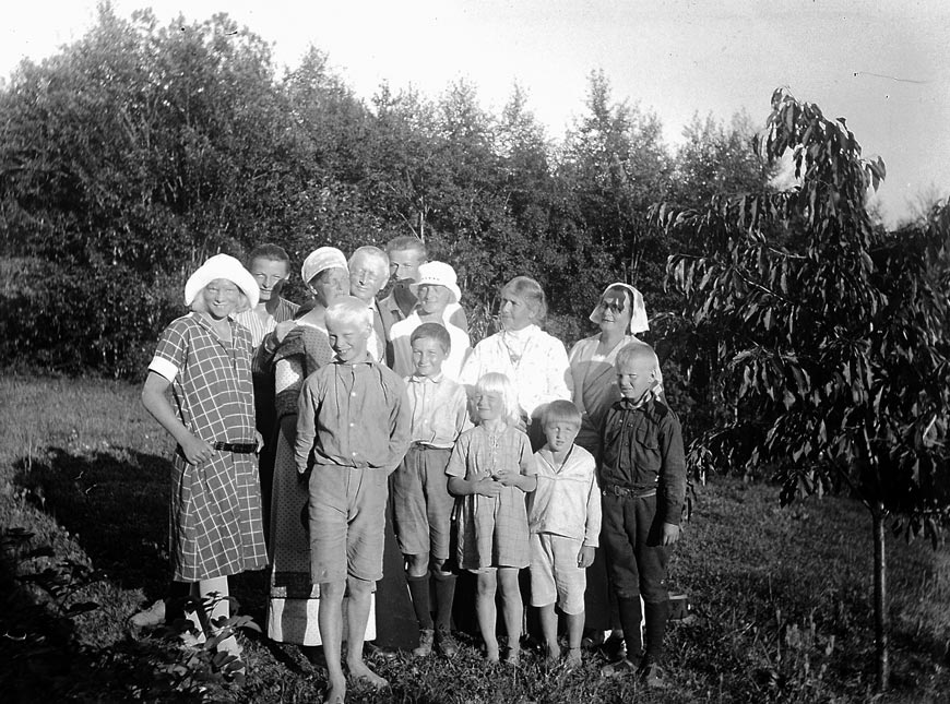 Gruppe, voksne og barn (Группа взрослых и детей), 1910-1925