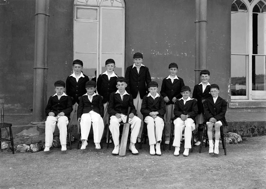 Boys' cricket team (Мальчишеская крикетная команда), 194?