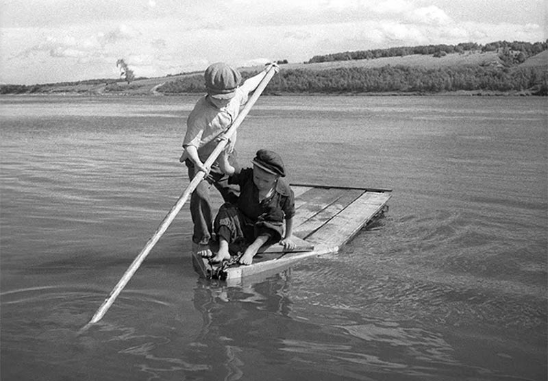 Дети на плоту. Волга (Children on a raft. River Volga), 1950/60-е