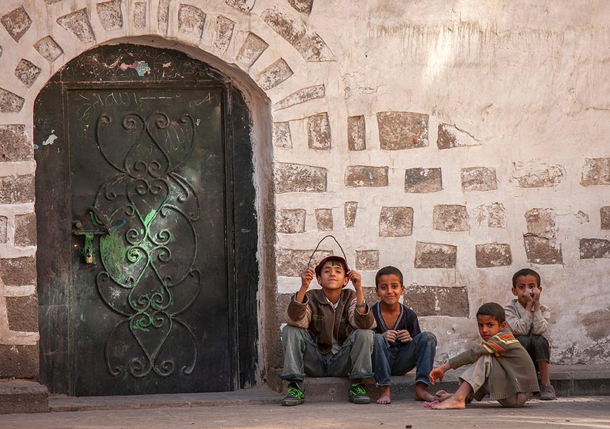 Yemeni boys in the street (Йеменские мальчишки на улице), 2008