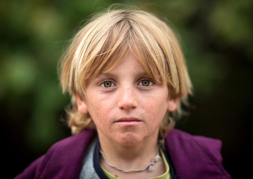 Yezidi refugee boy displaced from sinjar living in Lalesh Temple (Мальчик-езид, беженец из Синджара, проживающий в храме Лалеш), 2014