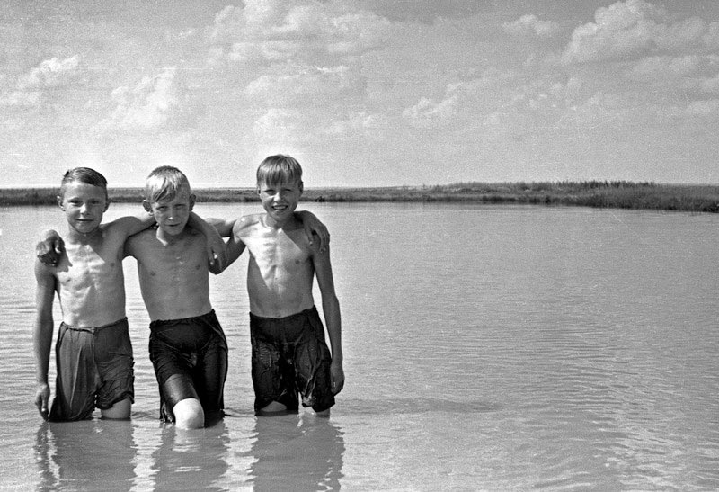 Обитатели села Березняги. Друзья (Dwellers of the village of Bereznyagi. Friends), июнь-июль 1953