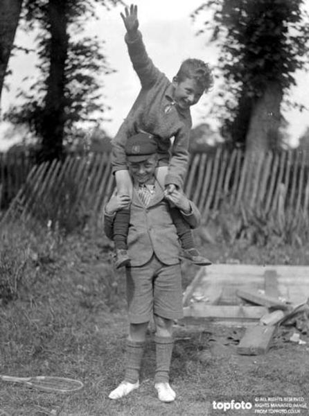 Boys playing (Играющий мальчики), 1933