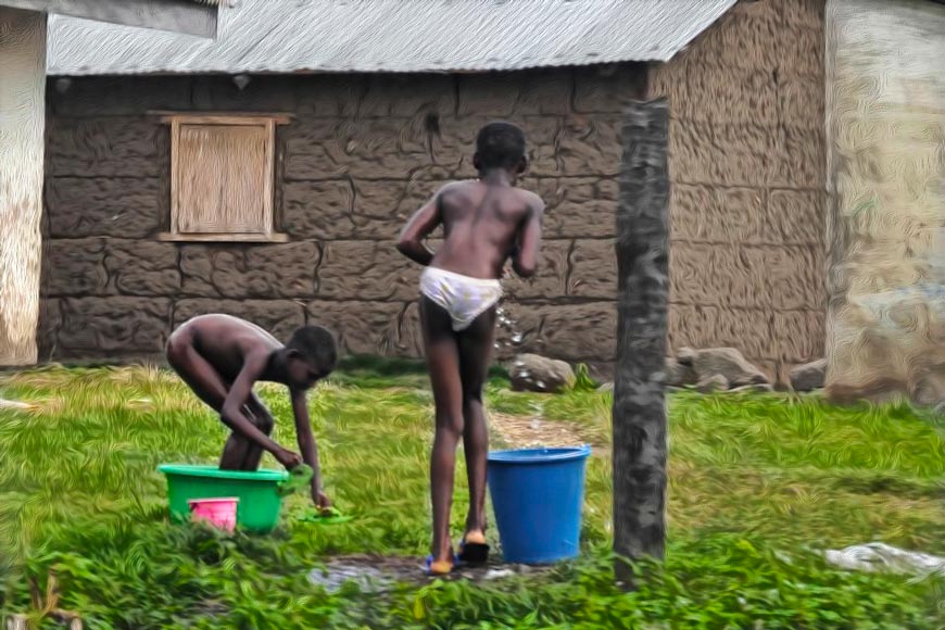 Front yard bath (Купание на переднем дворе)