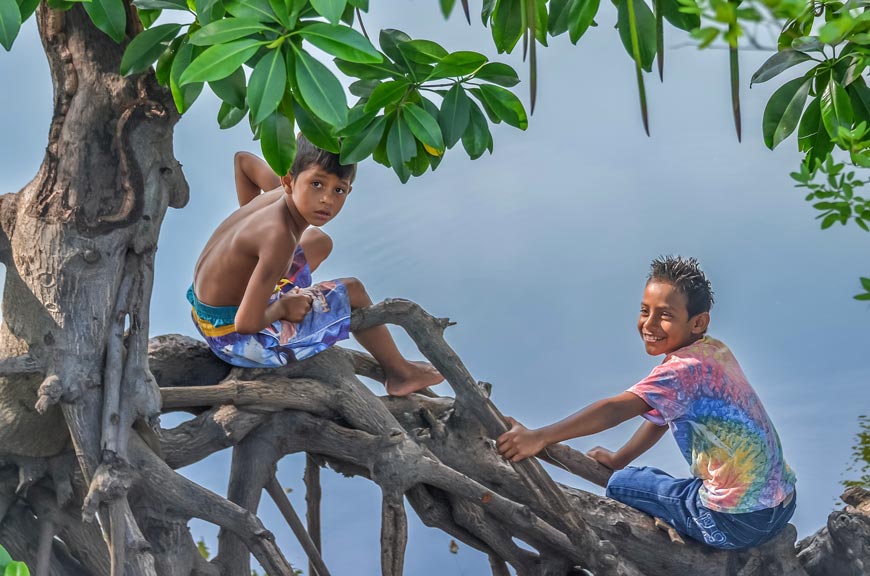 Guatemalan boys fishing in a river (Гватемальские мальчишки рыбачат в реке), 2012