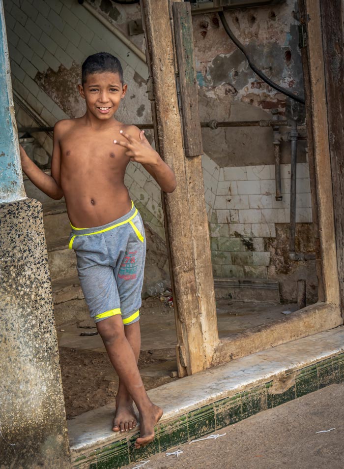 Smiling boy on Havana street (Улыбающийся мальчик на улице Гаваны), November 2025