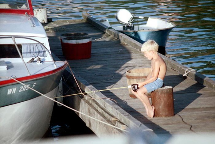 Young boy, fishing (Мальчик, ловящий рыбу), 1971