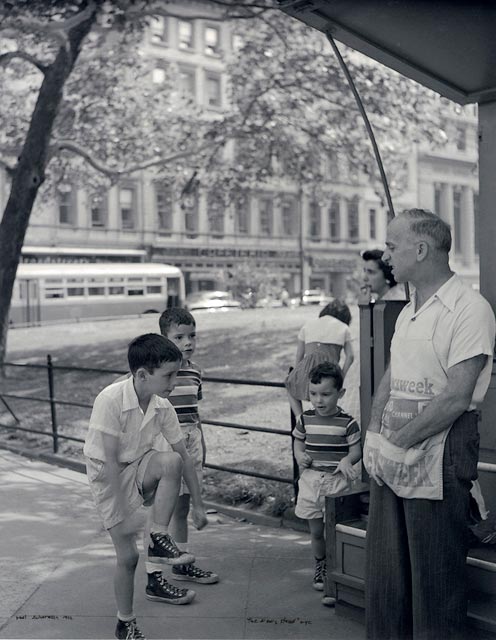 The News Stand (Газетный киоск), 1952