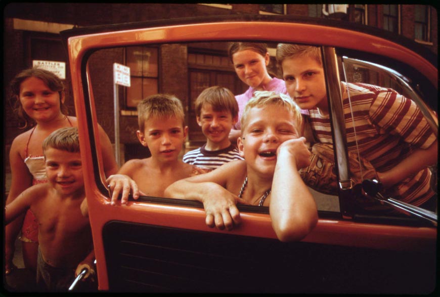 Youngsters in 'Over the Rhine' Residential Neighborhood North of the Business District (Молодежь в жилом районе «За Рейном» к северу от делового района), 1973