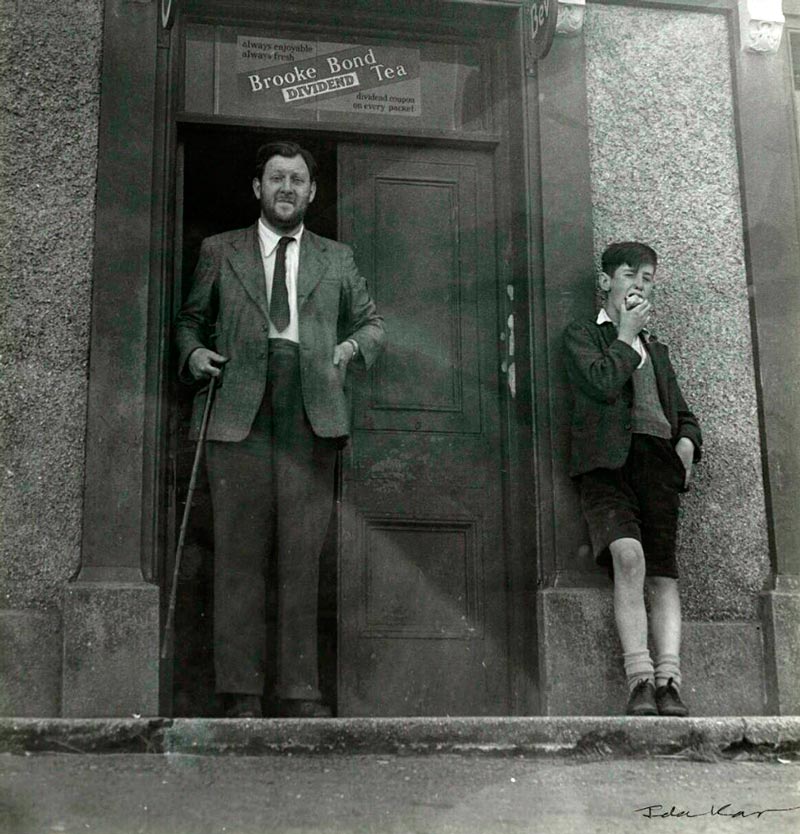 Keidrych Rhys and an unknown boy (Кейдрих Рис и неизвестный мальчик), c.1945