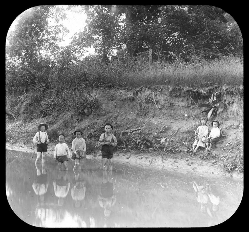 Children wading in water (Дети бродят в воде), 1884-1890