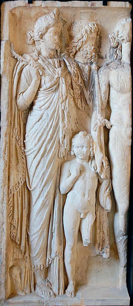 Isis, Sarapis, the child Harpocrates [holding a cornucopia] and Dionysos [holding the thyrsus] (Исида, Сарапис, ребенок Гарпократ [держит рог изобилия] и Дионис [держит тирс]), last quarter of the II