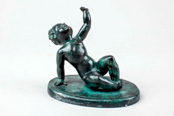 Figure of a naked child (Фигура голого ребёнка)