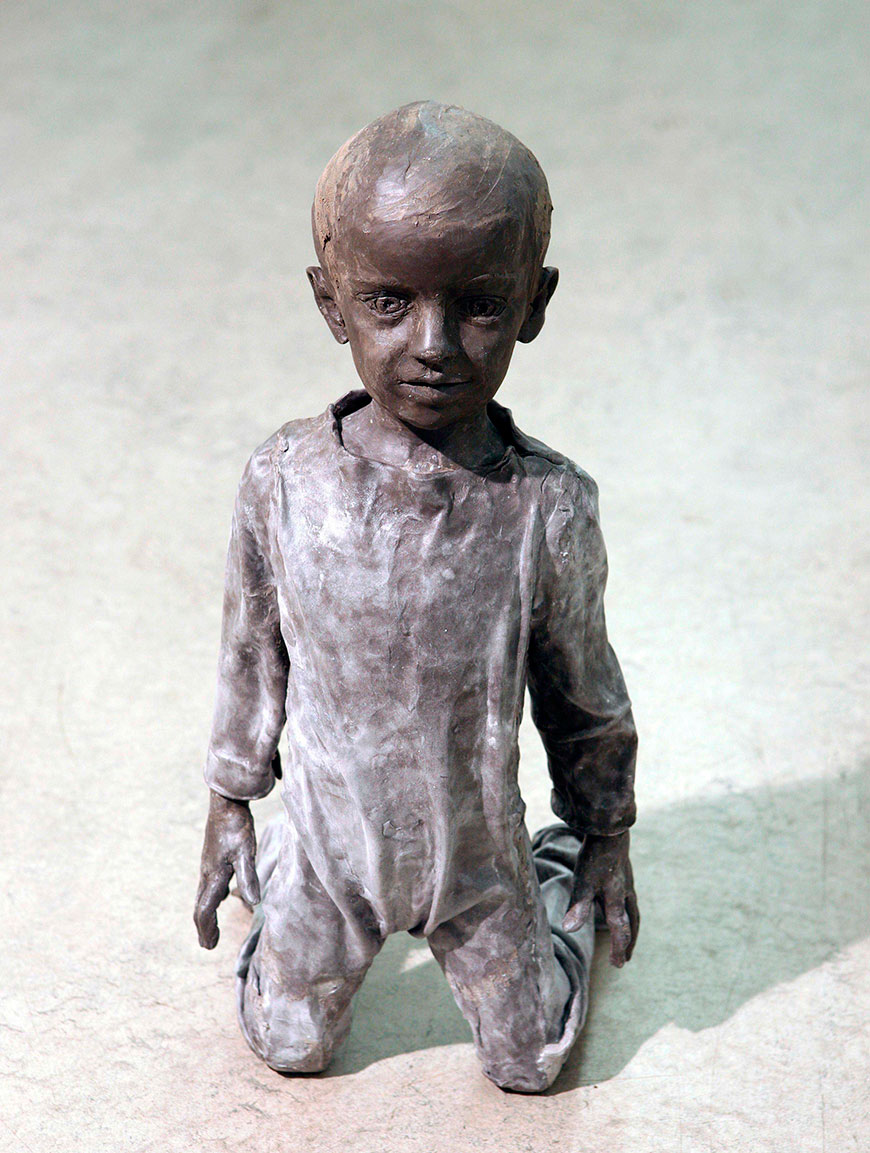 Boy kneeling (Коленопреклонённый мальчик), 2012