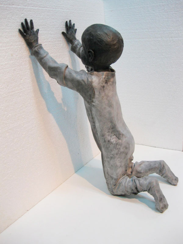 Boy kneeling and leaning on the wall (Мальчик стоящий на коленях и опирающийся на стену), 2012